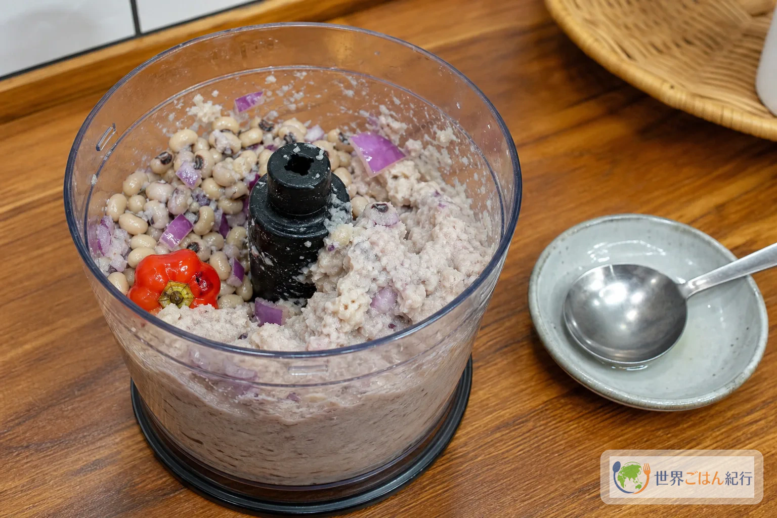 手順2: 豆を濃いペーストにする