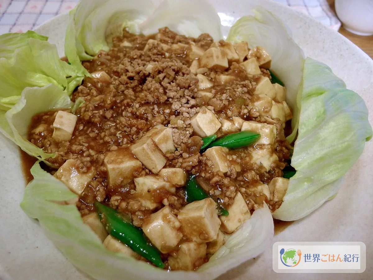 手順4: 豆板醤と豆豉を油で炒める（2分）