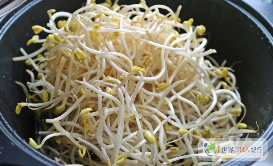 手順2: 豆もやしをゆでる(5分)