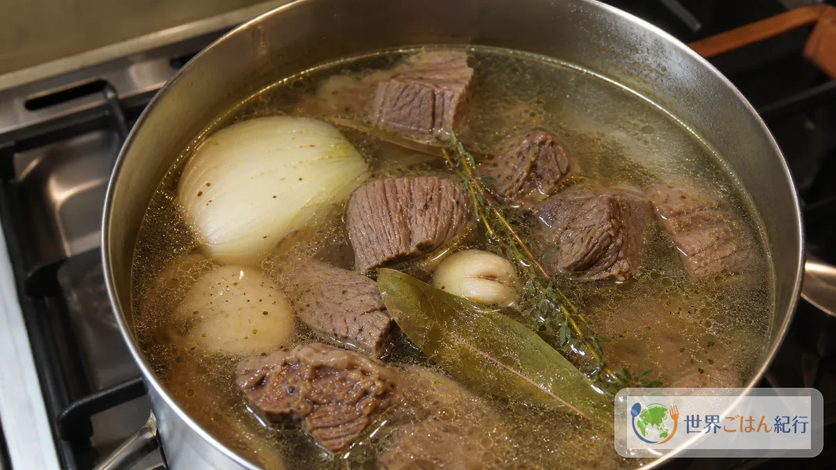 手順1: 牛肉を静かに下茹でする
