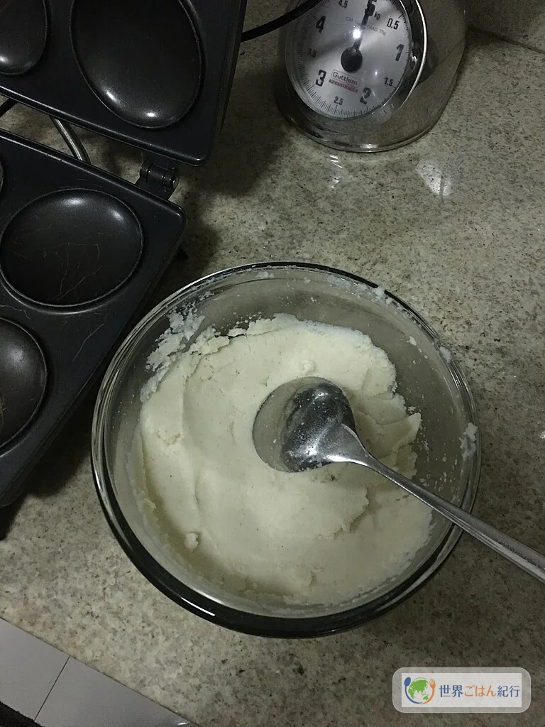 アレパ作りに使う加熱済みとうもろこし粉