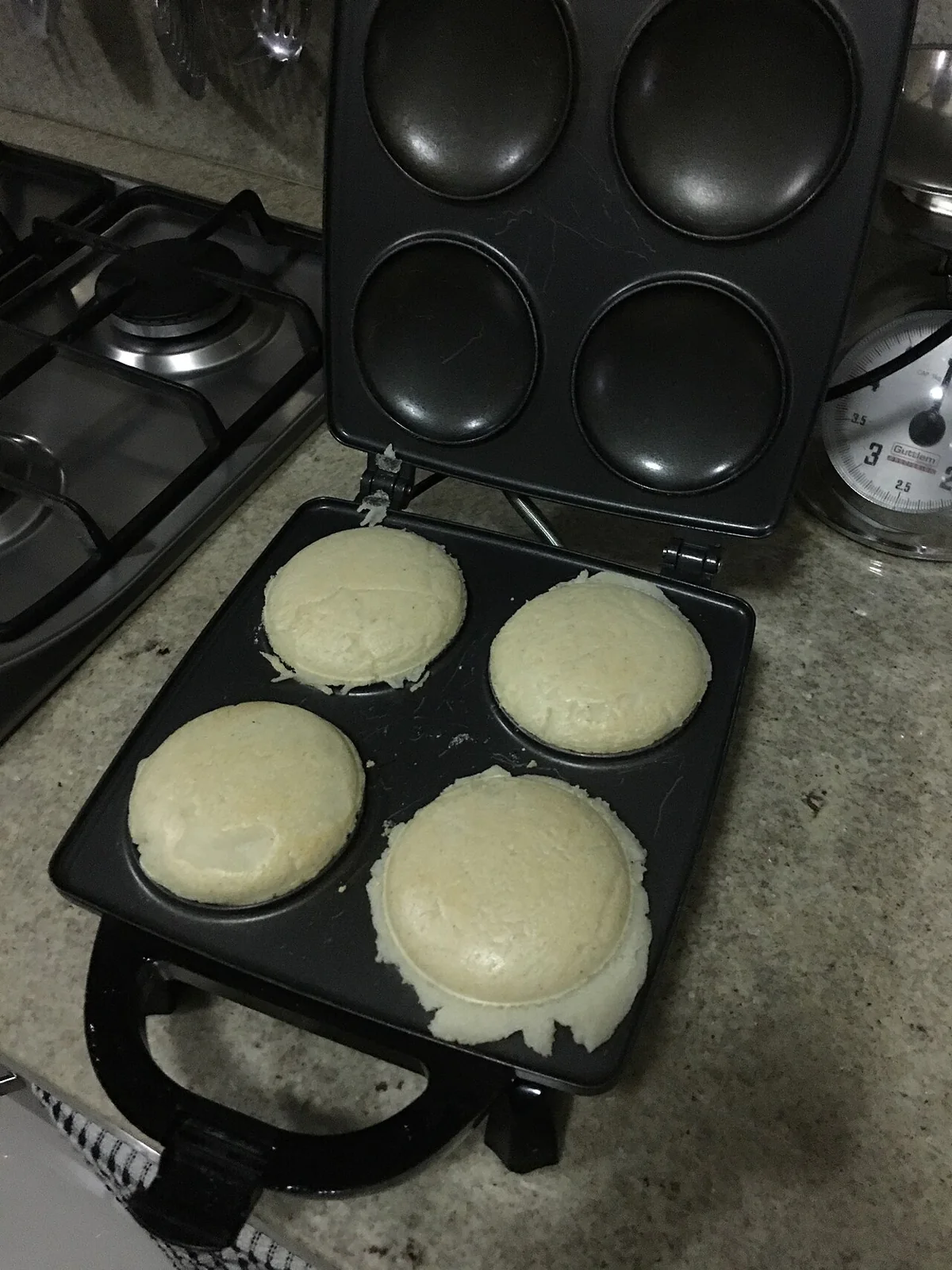 焼く前に丸く成形したアレパ生地