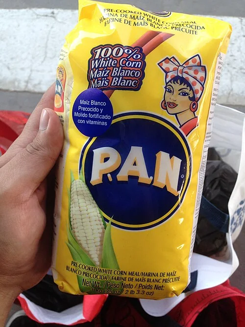 輸入食材店で手に入るHarina P.A.N.の白とうもろこし粉