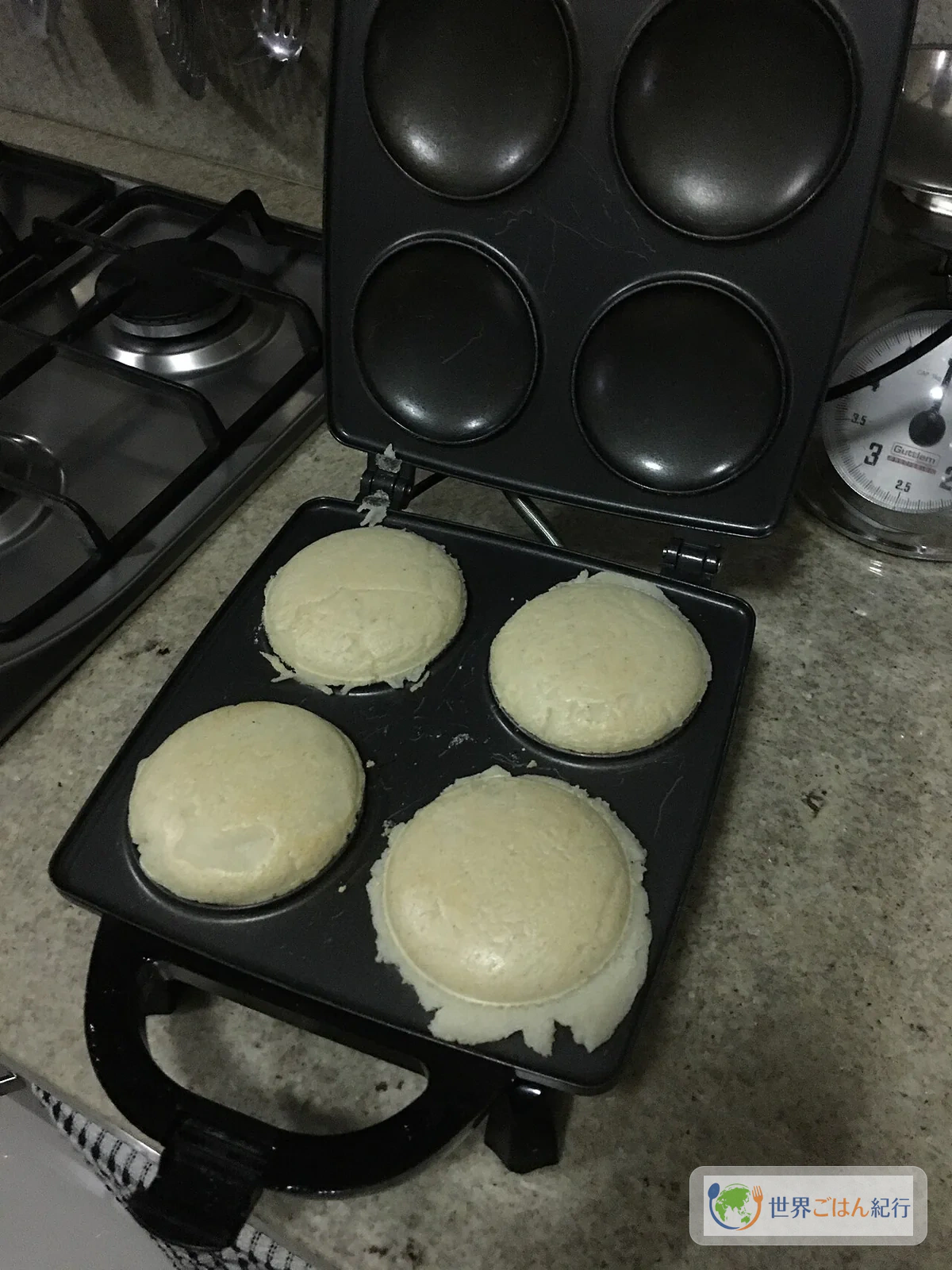 マサレパで作った焼きたてのアレパ