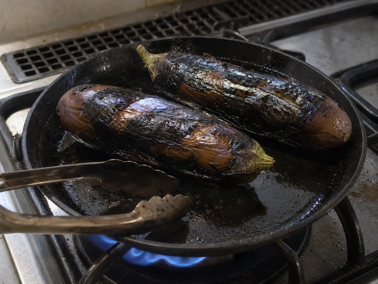 手順2: 皮を焦がして中まで焼く