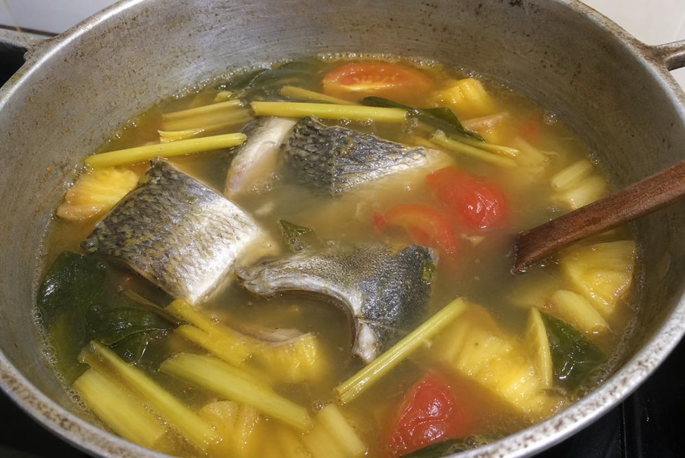 手順5: 魚を静かに煮る