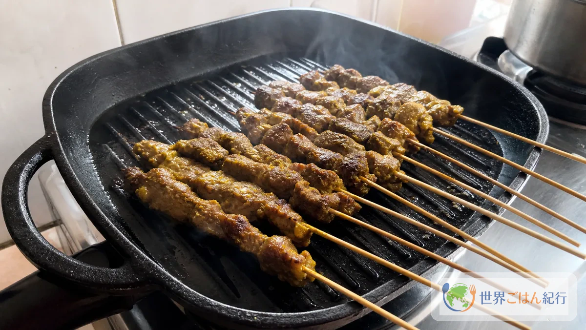 手順4: 串を焼いて香りを戻す