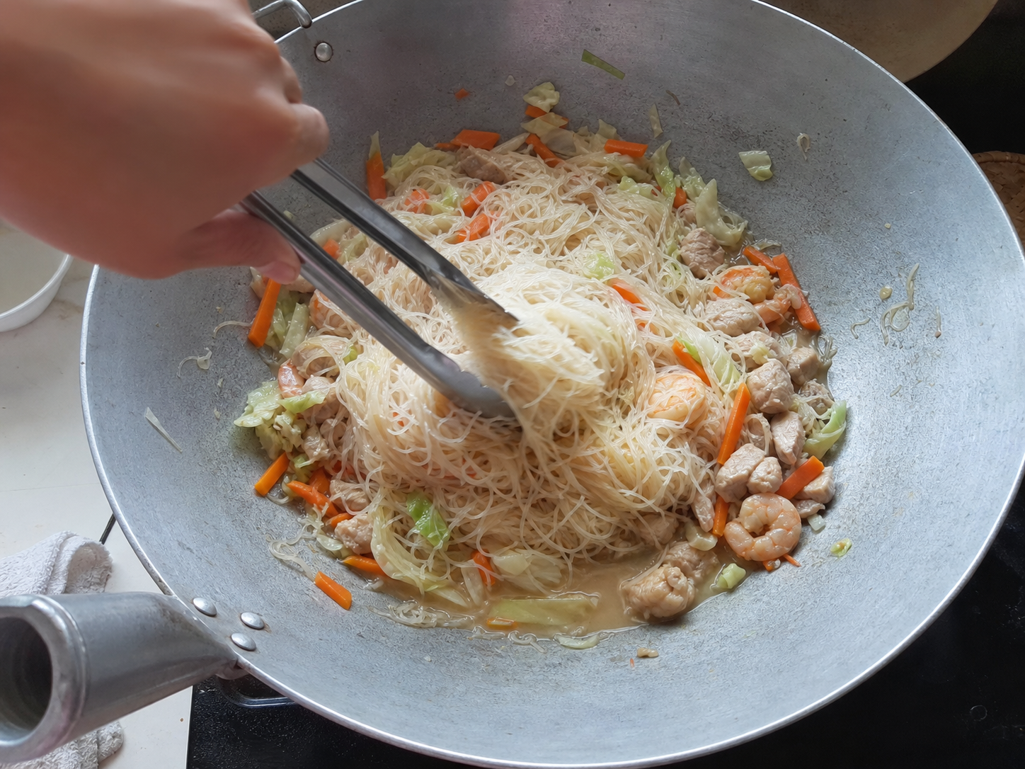 手順4: 麺に残りだしを吸わせる