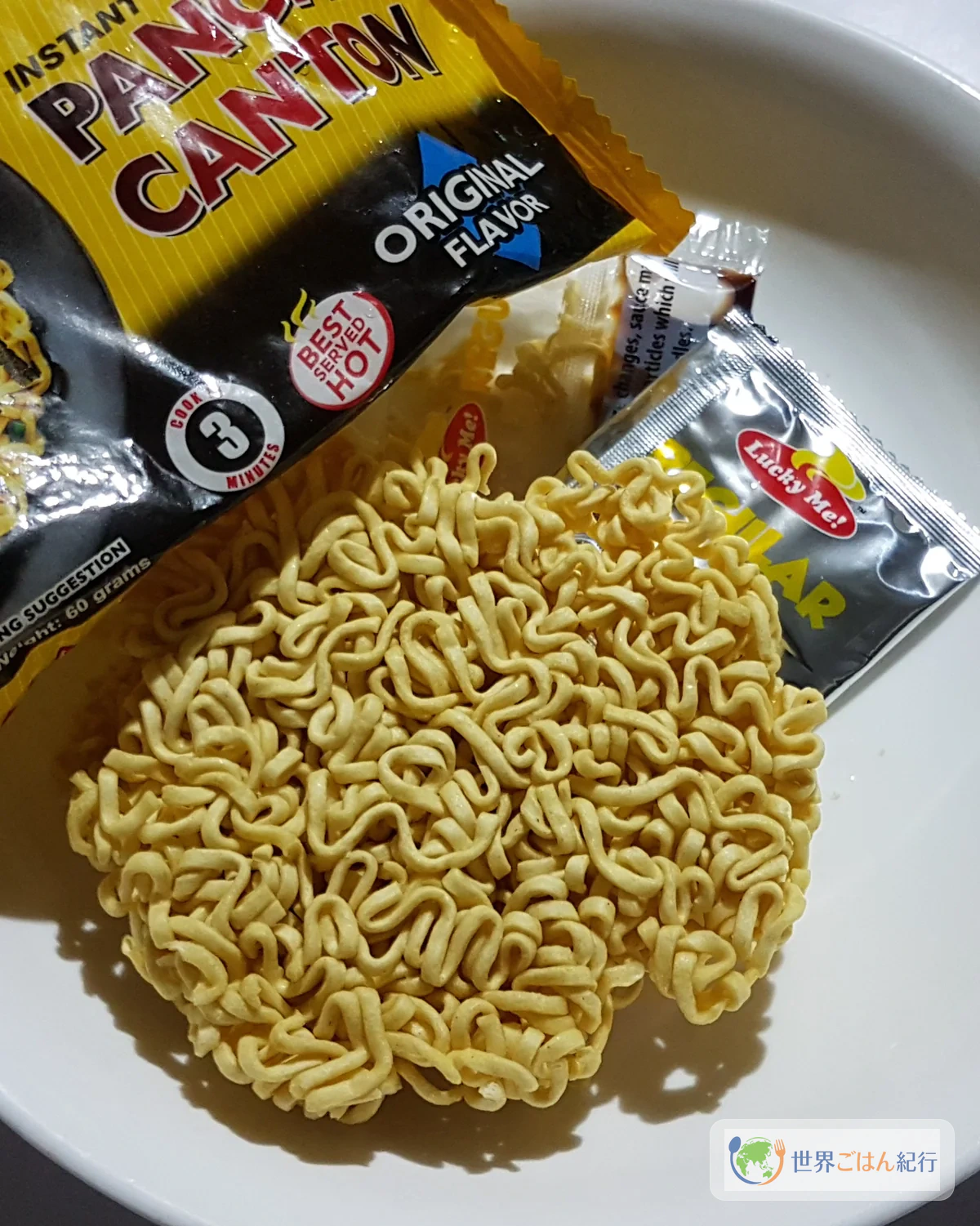 乾燥パンシット・カントン麺とカラマンシーの盛り付け
