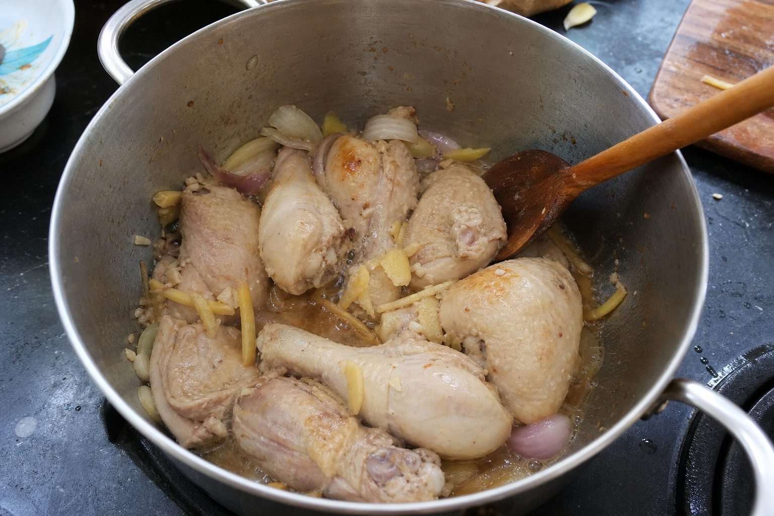 手順3: 鶏肉にパティスを絡める
